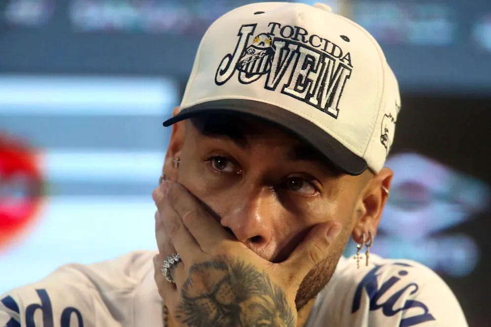 La star brésilienne Neymar souffre d'une blessure musculaire au mollet et ne devrait pas être rétabli avant «deux ou trois semaines».