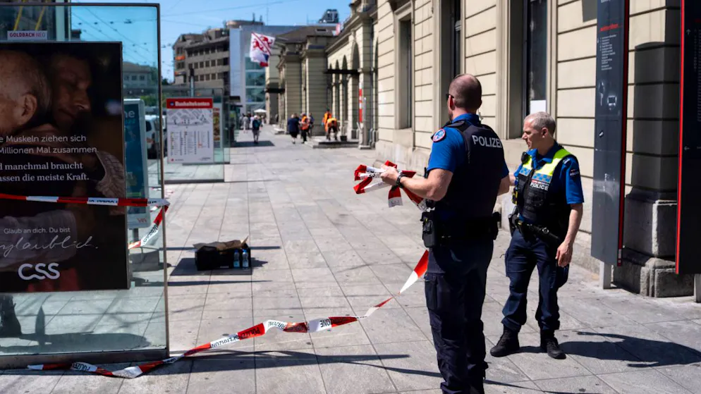 Ein 31-jähriger Mann attackierte am Hauptbahnhof Winterthur mehrere Passanten mit einem Messer. Die Polizei konnte ihn verhaften.