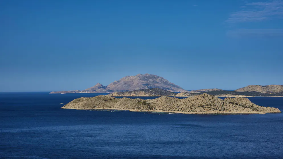 L'île de Makri, au premier plan, est à vendre.