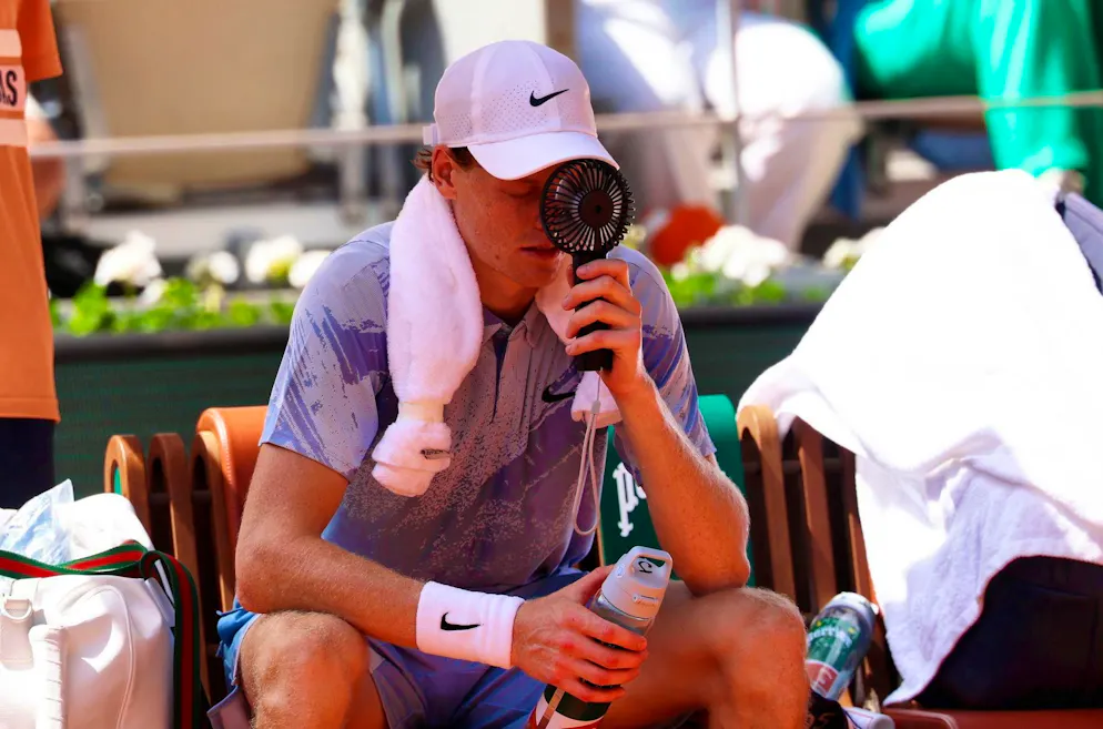 Jannik Sinner is brought to his knees by the heat.