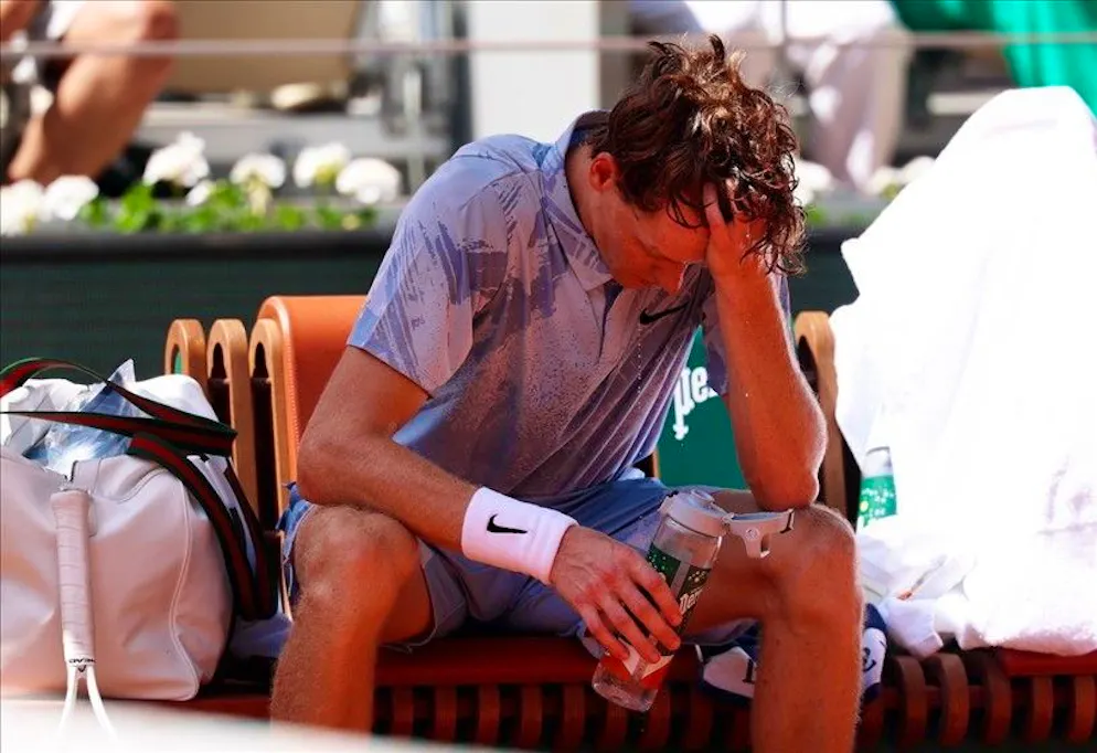 Si è chiusa molto prima del previsto l'avventura di Jannik Sinner al Roland Garros.