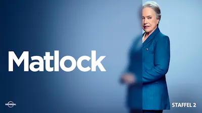 Key Art zu Matlock Staffel 2 mit älterer Frau im blauen Blazer hinter einer Glaswand.