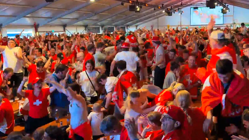 Ekstase im Festzelt. Das Drama im 1. Drittel gegen Schweden – erzählt von 1600 Schweizer Fans