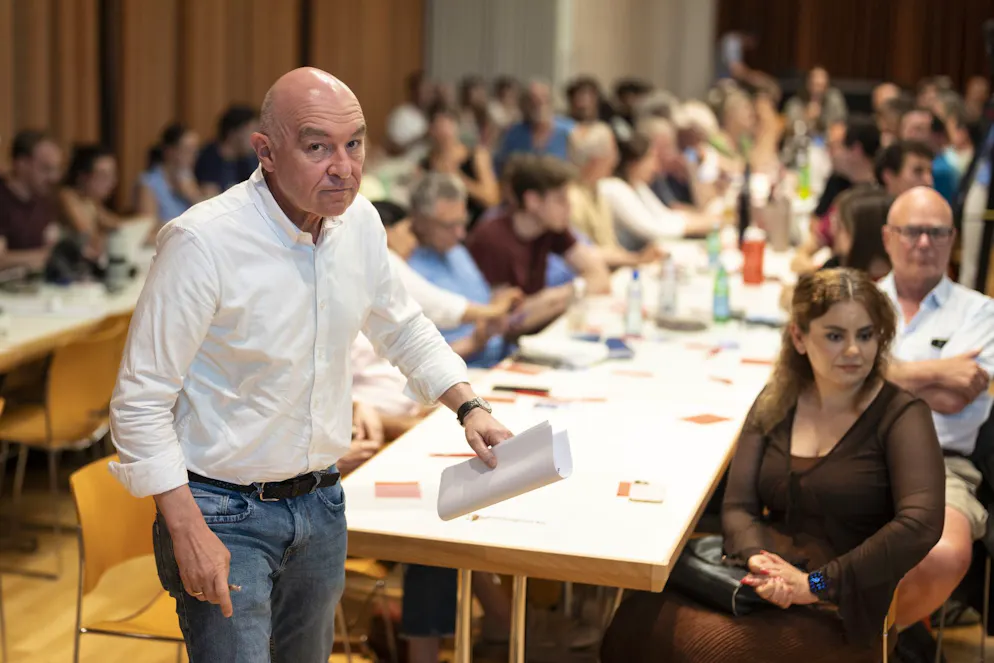 94 délégués se sont prononcés en faveur d'une nouvelle nomination de Daniel Jositsch, 109 ont voté contre.