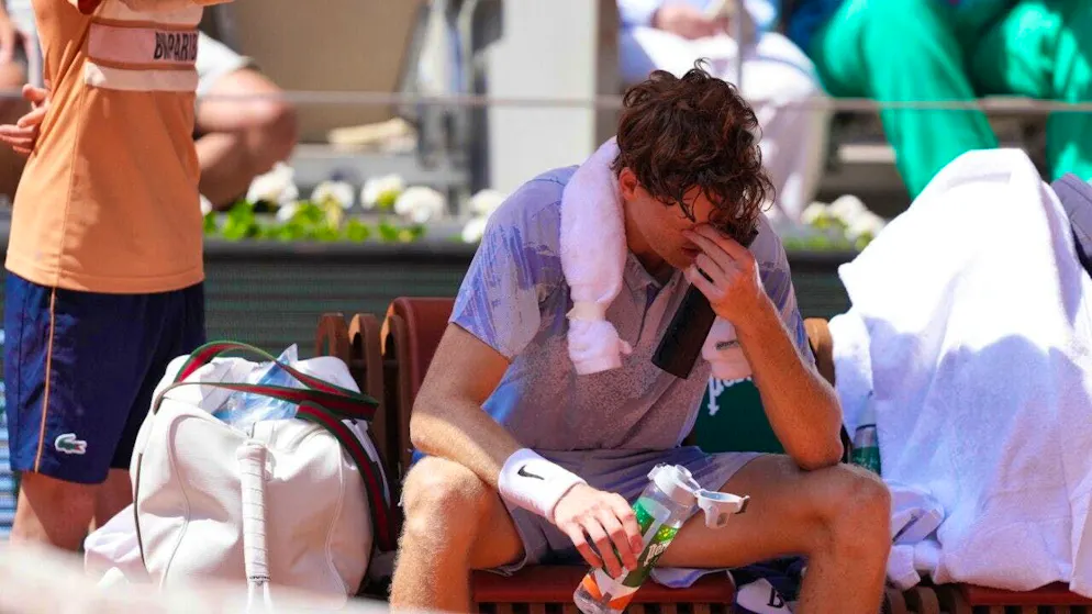 Jannik Sinner struggled with the heat at the French Open