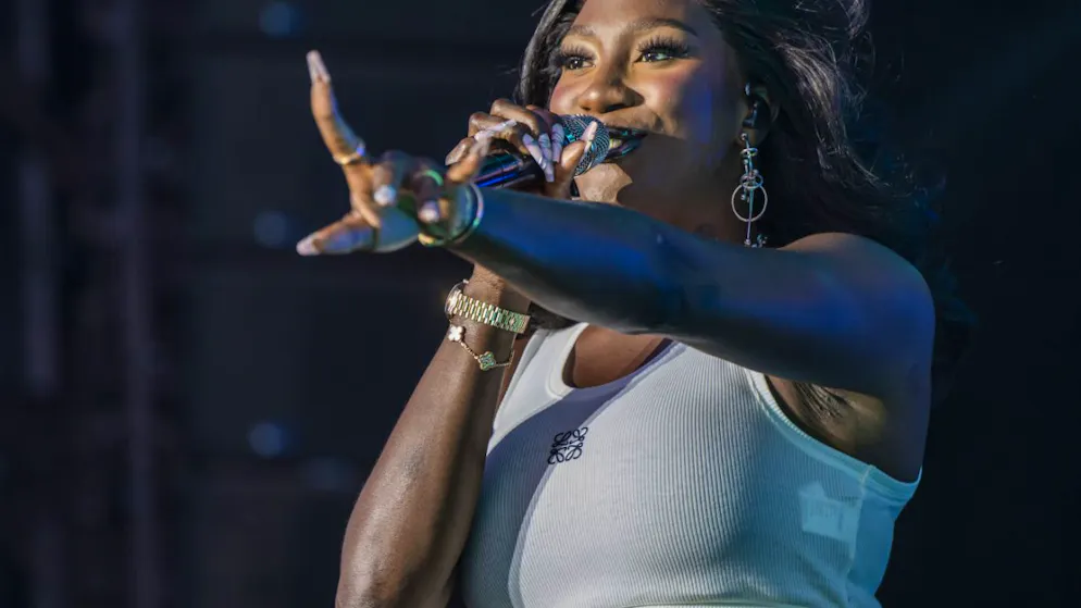 La chanteuse franco-malienne Aya Nakamura se produit vendredi soir pour le premier de ses trois concerts consécutifs au Stade de France, aux portes de Paris. Photo: Paléo 2023.