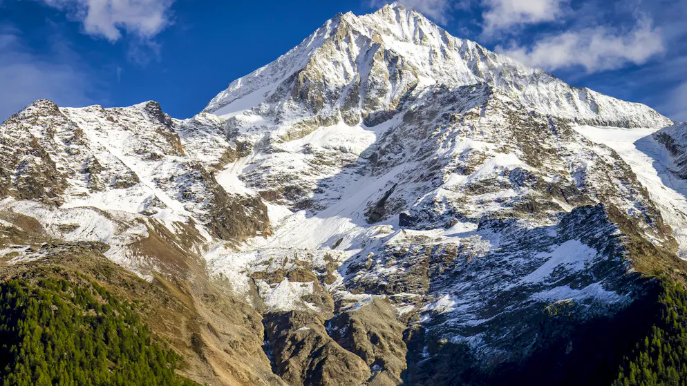 Am Kleinen Nesthorn (Gipfel rechts) sind immer noch grosse Felsmassen in Bewegung. (Archivbild)