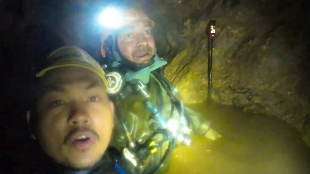 Jubilation in Laos: gold prospector rescued from cave after ten days - Gallery. Rescuers discovered the five men in the cave on Wednesday.