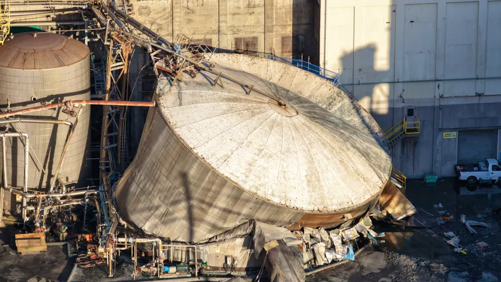 dpatopbilder – Schäden bei Nippon Dynawave Packaging Co. nach der Implosion eines Tanks mit gefährlicher Flüssigkeit. Foto: Karen Ducey/The Seattle Times/dpa – ACHTUNG: Nur zur redaktionellen Verwendung und nur mit vollständiger Nennung des vorstehenden Credits