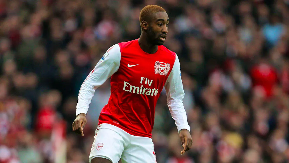 Johan Djourou con la maglia dell'Arsenal nel 2011. Il difensore svizzero ha collezionato 144 presenze con i Gunners tra il 2004 e il 2014.