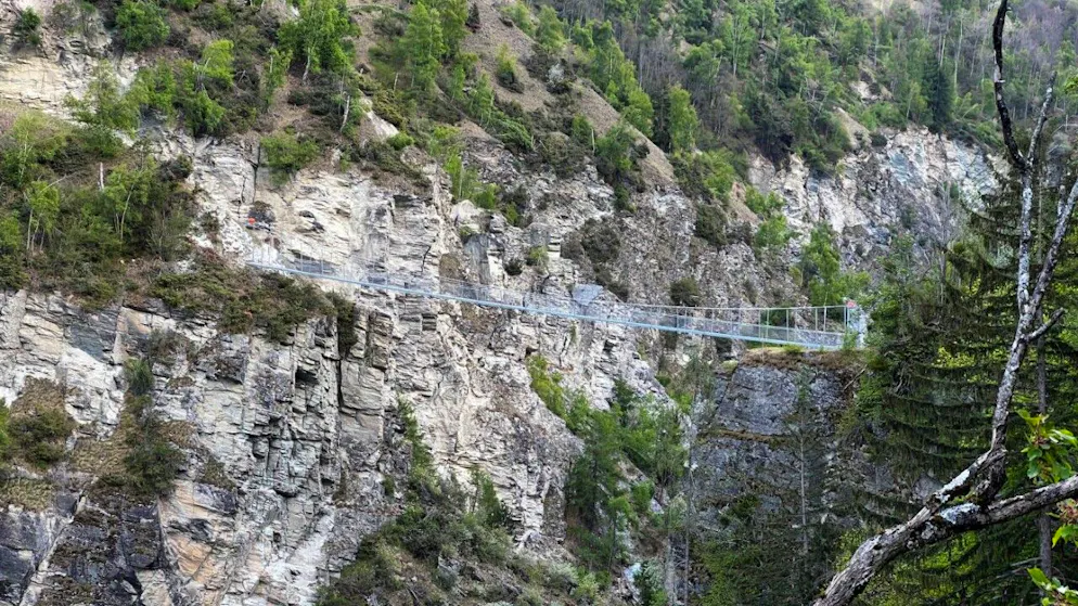 La nouvelle passerelle relie Euseigne à Ossona, au coeur du Val d'Hérens.