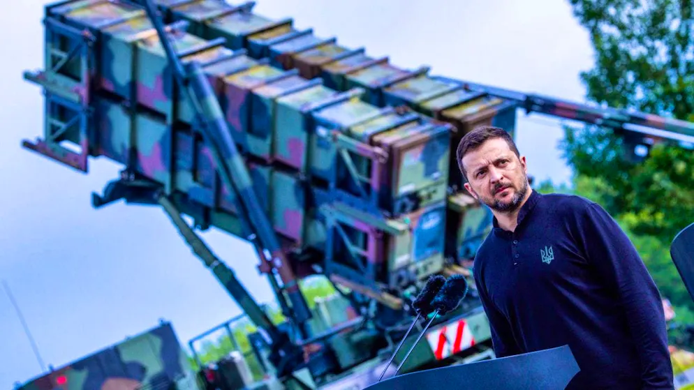 ARCHIVE - Volodymyr Zelensky, President of Ukraine, stands in front of the "Patriot" air defense missile system at a military training area during a visit to train Ukrainian soldiers. Photo: Jens Büttner/dpa/Archive image