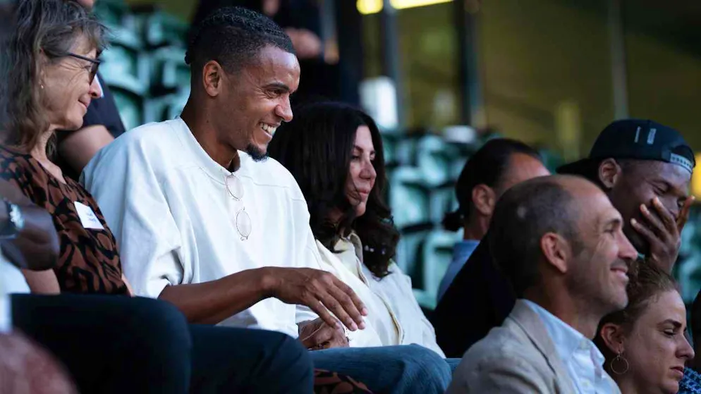 Akanji und Embolo bei der Premiere der ersten Folge von «The Belonging».
