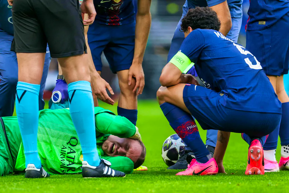 Safonov lies on the ground after being hit by teammate Marquinhos.