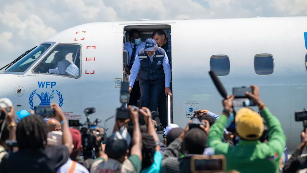 Der Generaldirektor der Weltgesundheitsorganisation (WHO), Tedros Adhanom Ghebreyesus, kommt auf dem Flughafen von Bunia an. Foto: Moses Sawasawa/AP/dpa