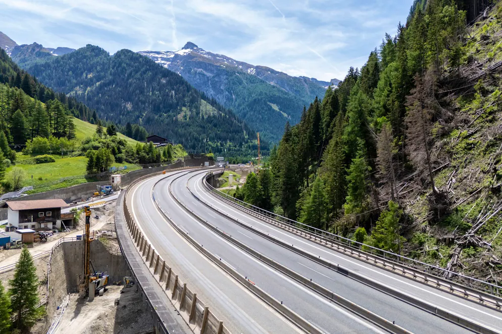 Die Autobahn ist während der Sperrung komplett leer.