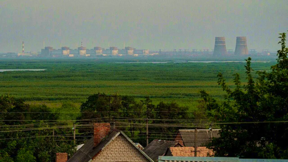 ARCHIVE - The Zaporizhzhya nuclear power plant and the Dnipro River. Photo: Evgeniy Maloletka/AP