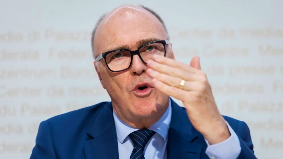 Martin Pfister (hier bei der Präsentation der Armeebotschaft im März) dürfte es schwer haben, durch eine Erhöhung der Mehrwertsteuer mehr Geld für die Rüstung zu erhalten. (Archivbild)
