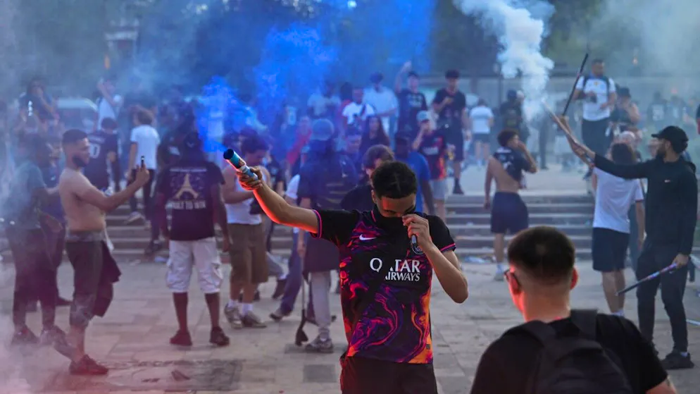Scontri in Francia tra tifosi e polizia durante i festeggiamenti per la vittoria del Paris Saint-Germain in Champions League: 416 le persone fermate nel Paese