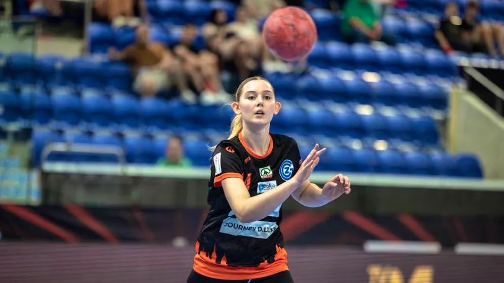 Stella D'Ambrosio celebrates the first championship title with GC Amicitia Zürich (archive photo)