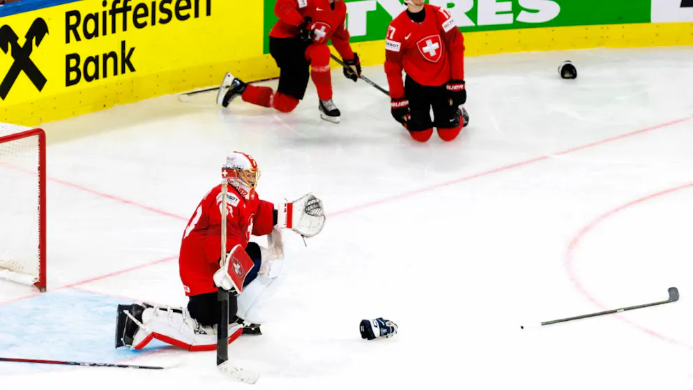 Schon wieder am Boden: Leonardo Genoni und seine Teamkollegen nach dem entscheidenden 0:1 in der Verlängerung