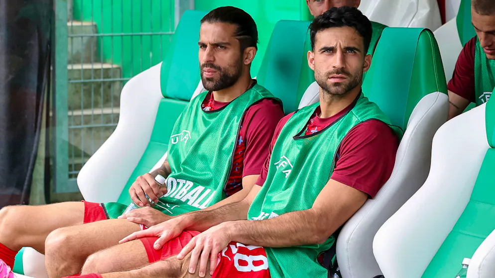 Ricardo Rodriguez (links) muss einmal mehr auf der Bank Platz nehmen.