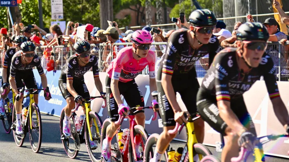 Jonas Vingegaard in der Maglia Rosa erlebte auf dem Weg zu seinem ersten Gesamtsieg am Giro d'Italia eine gemütliche Schlussetappe
