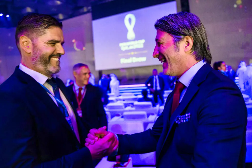 Pascal Zuberbühler (l.) with national team coach Murat Yakin.