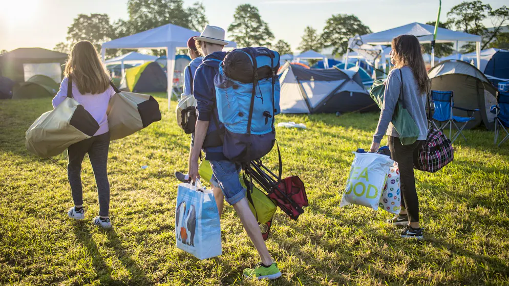 Von Duschen bis zu Ventilatoren. Diese Gadgets sind im Festival-Sommer unverzichtbar – und auch danach