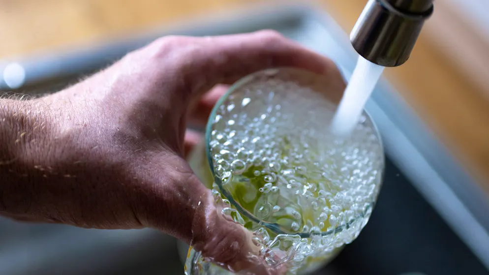 Das Trinkwasser in Schwanden und Hofstetten bei Brienz ist verunreinigt. (Themenbild)