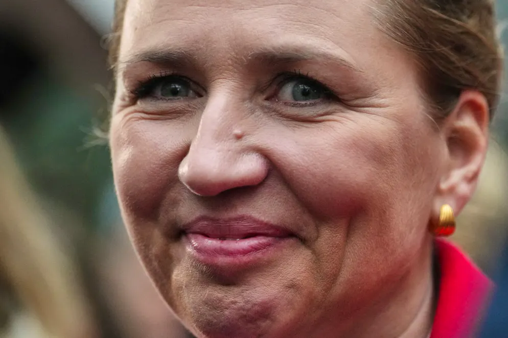 A 48 ans, cette femme d'appareil est avant tout l'incarnation de la sociale-démocratie acquise à la rigueur migratoire pour, selon elle, défendre l'Etat providence. Mais elle ne veut pas seulement incarner l'autorité.