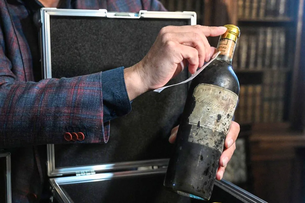 Des spécialistes doivent désormais expertiser les bouteilles, établir leur provenance et estimer leur valeur historique et commerciale (image d’illustration).