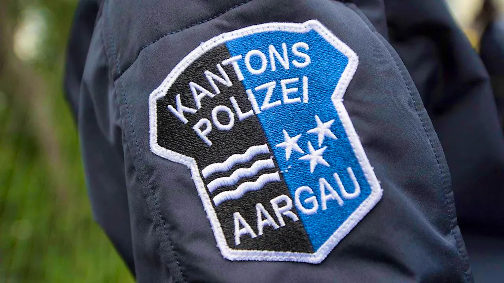 Police operation in Magden: A 68-year-old racing cyclist was found lifeless on the Maispracherstrasse on Monday evening. (symbolic image)