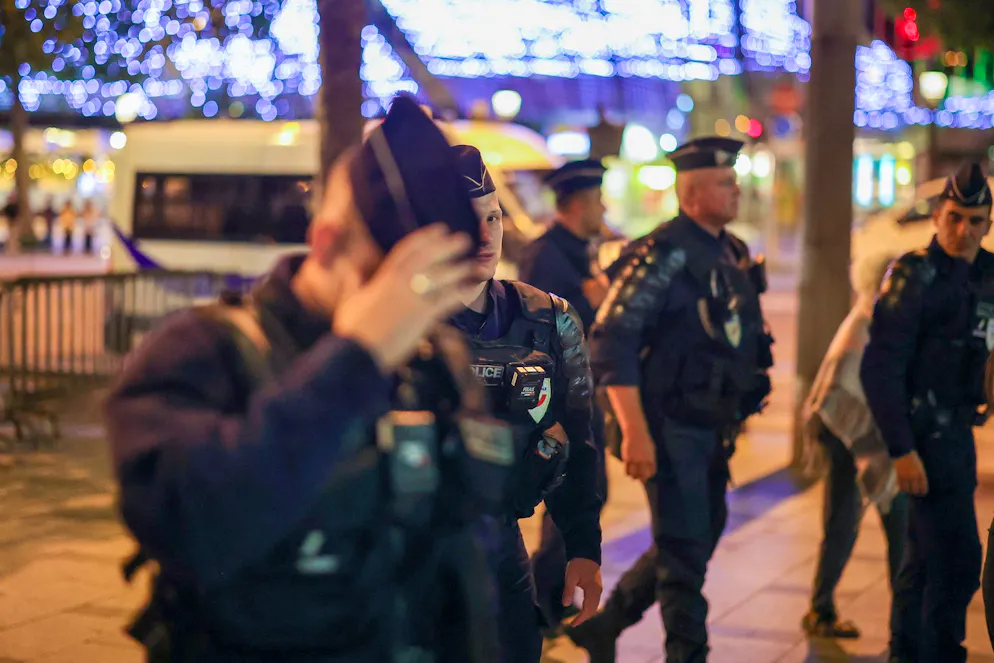 Les forces de police municipales sécurisent la zone située devant l'Arc de Triomphe. (Illustration)