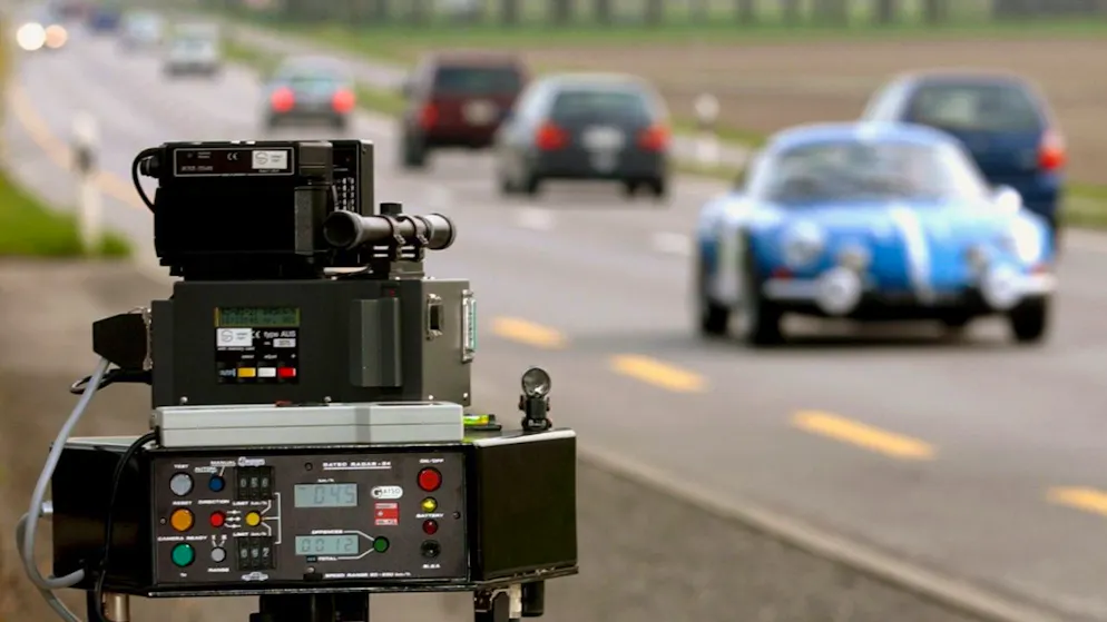 Près de trois quarts des conducteurs (73%) respectent les limitations à 80 km/h. Un taux qui tombe à 62% dans les zones à 50 km/h (image d'illustration).