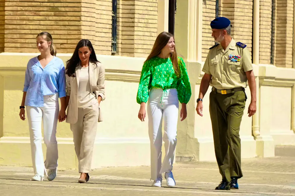 Spain's crown princess is now also a paratrooper - Gallery. The whole family attended her military training ceremony in August 2023: King Felipe wore his uniform, as he had also completed three years of military training at the same age.