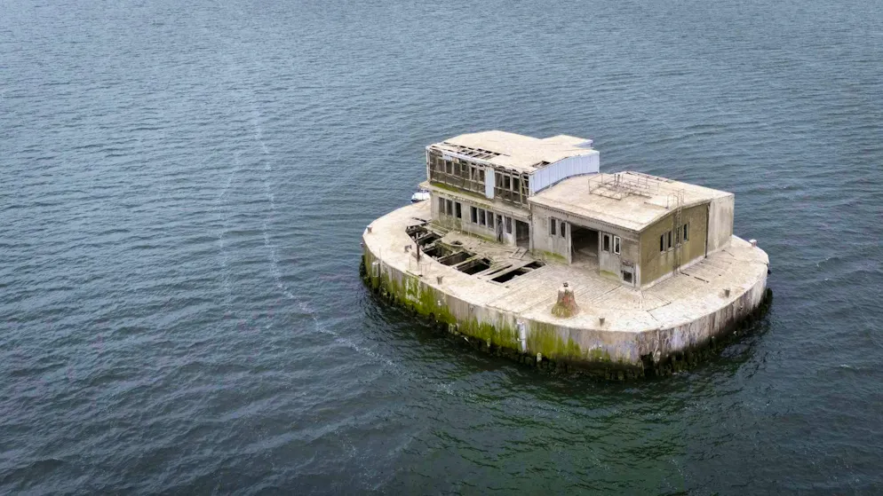 The platform was used by the GDR People's Navy to demagnetize ships so that they could not be detected by sea mines with magnetic detonators. (archive picture)