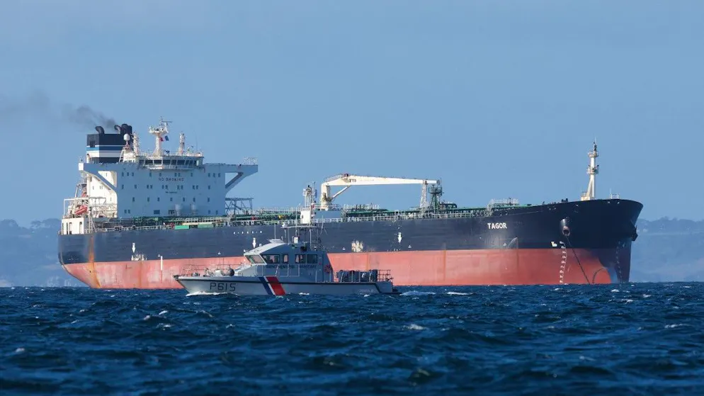 En provenance du port de Mourmansk, en Russie, le navire se dirigeait vers la ville balnéaire de Limbé au Cameroun, lorsque la marine française a voulu vérifier la régularité de son pavillon.
