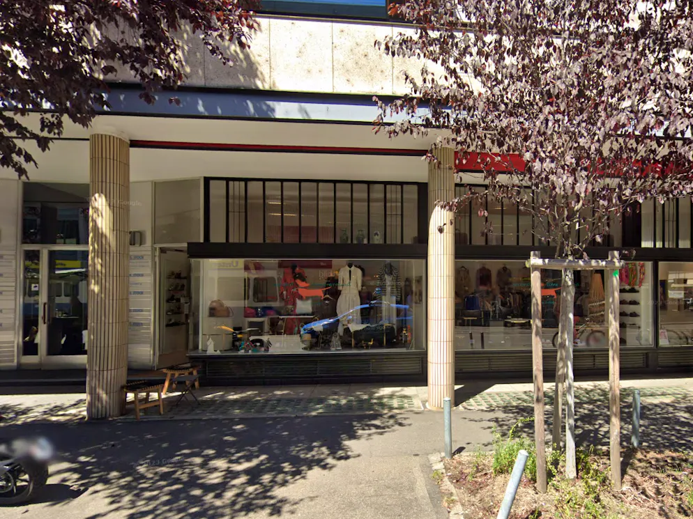 In einer Luxus-seconshand-Filiale wurde am mittwoch eingebrochen.