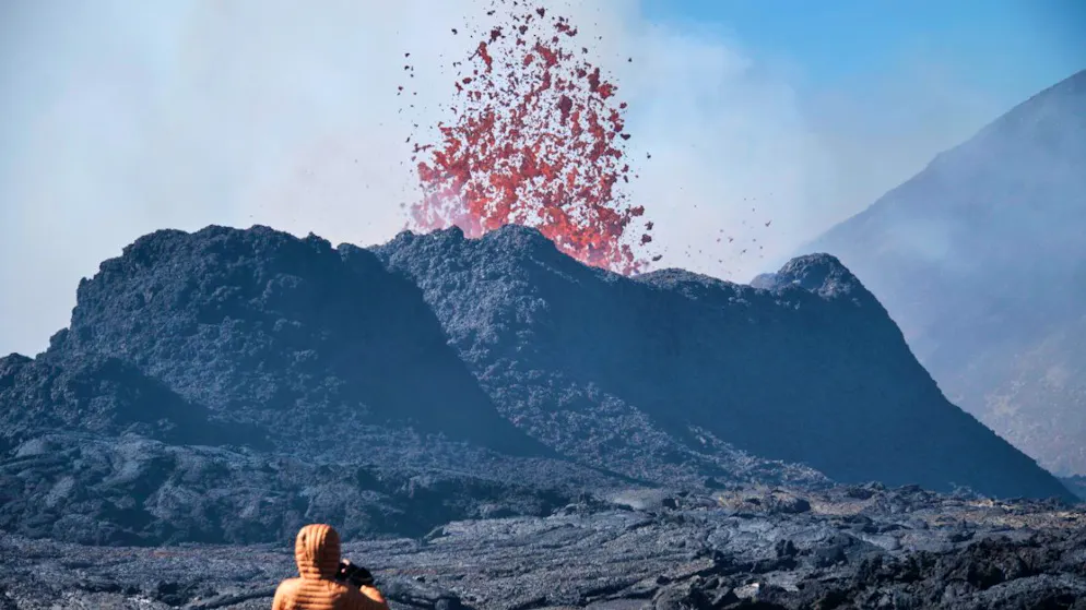Die nordische Insel Island mit ihren Vulkanen, Geysiren, Thermalquellen und Lavafeldern ist bei Schweizerinnen und Schweizern im Sommer ein beliebtes Reiseziel. (Archivbild)