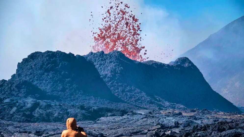 The northern island of Iceland with its volcanoes, geysers, thermal springs and lava fields is a popular summer destination for the Swiss. (archive picture)