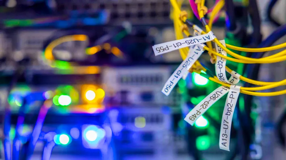 One fifth of global power consumption in data centers is due to artificial intelligence. (symbolic image)
