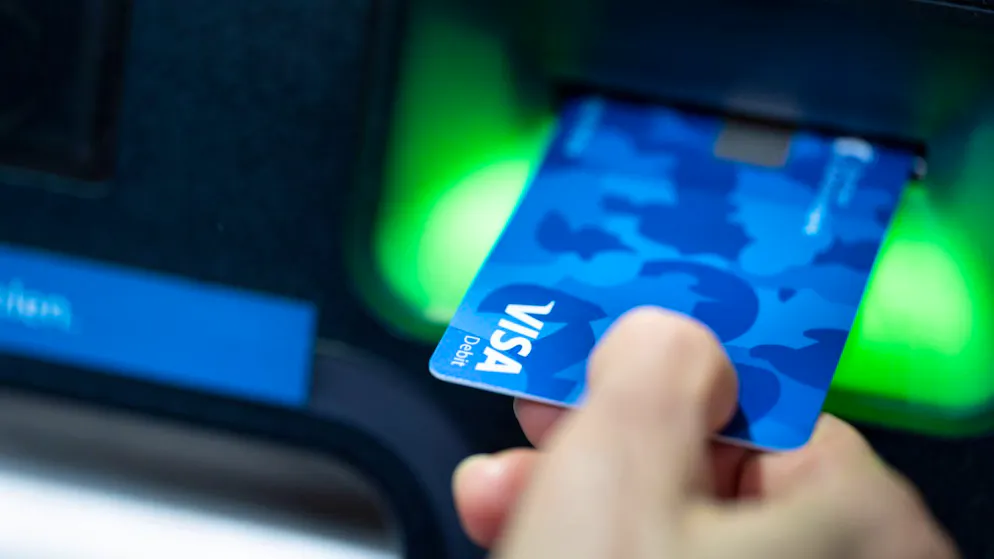Une banque qui suspend ses transactions avec Cuba, entraînant l'arrêt des paiements par cartes Visa et Mastercard (photo prétexte).
