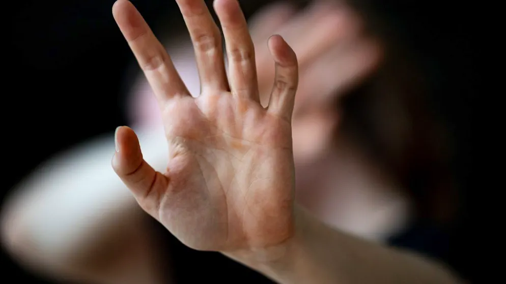 Häusliche und sexualisierte Gewalt betrifft insbesondere Frauen. (Symbolbild/gestellte Szene).