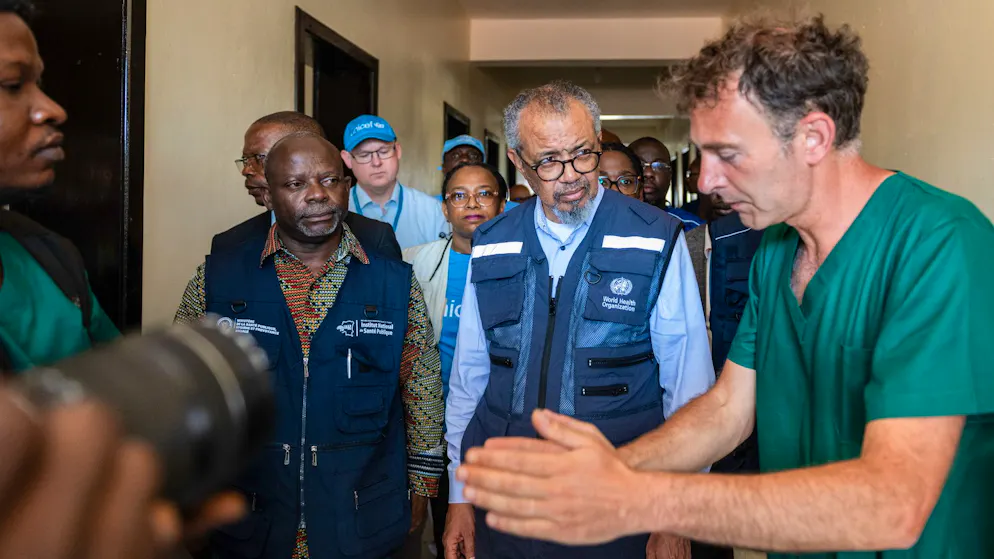 Le directeur général de l' OMS, Tedros Adhanom Ghebreyesus (au centre), était ces derniers jours en RDC.