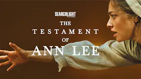 Offizielles Teaser-Bild zum Film The Testament of Ann Lee von Searchlight Pictures. Zu sehen ist eine Frau in historischer Kleidung und Haube im Profil, die mit intensivem Blick und ausgestreckter Hand nach vorne greift.