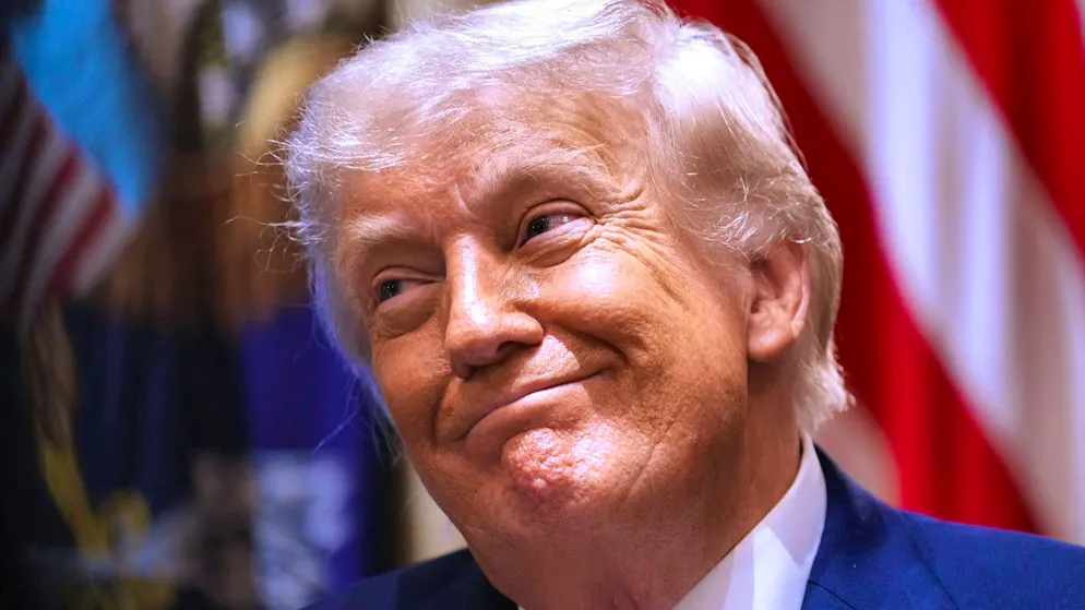 Les achats d'actions de Donald Trump s'avèrent payants - bien malin celui qui pourrait penser à un délit d'initié.