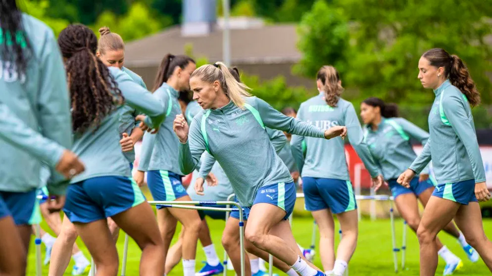 The Swiss national team trains for the last two matches of the first World Cup qualifying phase.