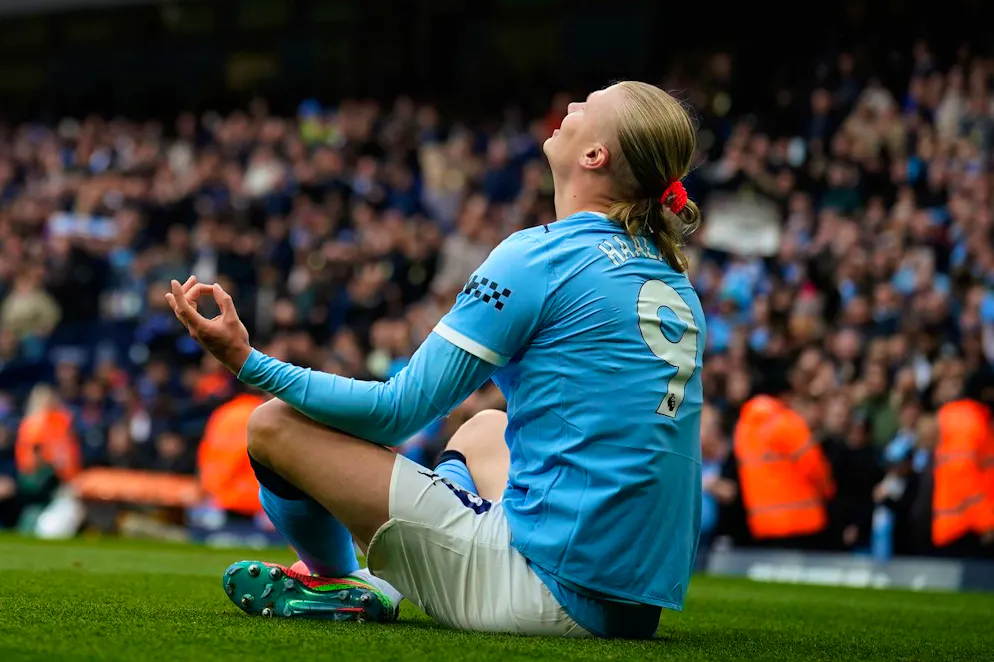 Erling Haaland exulte après avoir ouvert le score pour Manchester City face à Brentford devant son public de l’Etihad Stadium.