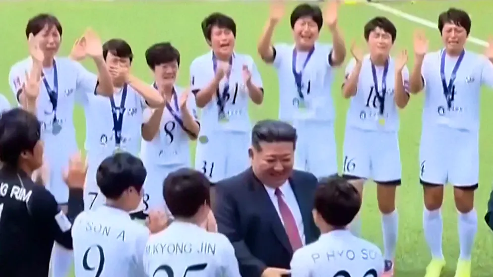 Titel im Rivalenstaat. Ausgerechnet in Südkorea gewonnen – jetzt empfängt Kim die Siegerinnen persönlich